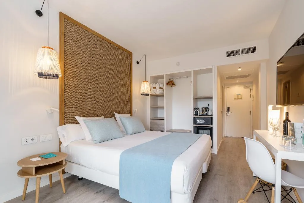 Double or Twin SUPERIOR SEA FRONT Room, Aluasoul Mallorca Resort - Adults Only, Majorca