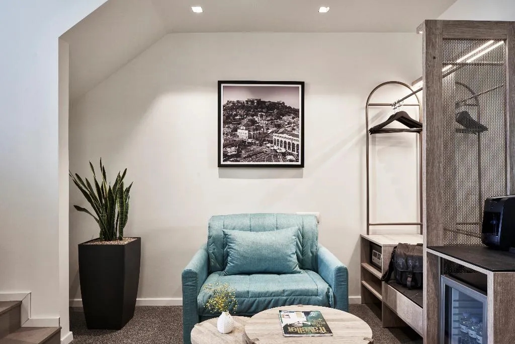 SUITE CAPACITY 4 Room, NLH Monastiraki, Athens