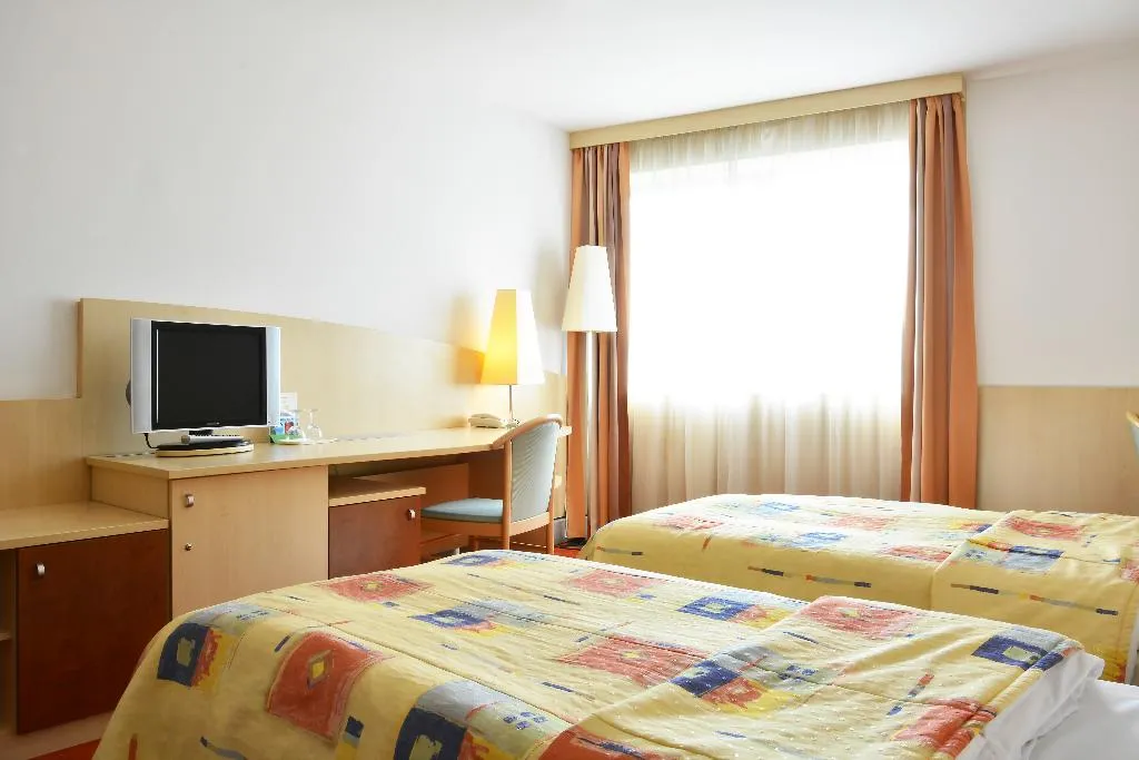 DOUBLE SINGLE USE STANDARD Room, Olympik Artemis, Prague