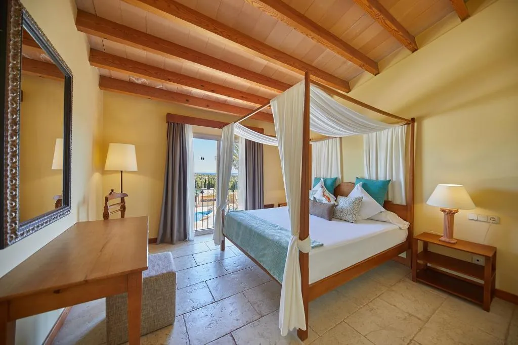 Room, Pula Suites Boutique Resort, Majorca