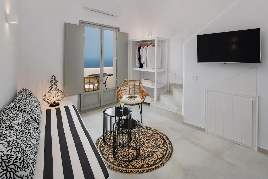 JUNIOR SUITE DELUXE OCEAN VIEW Room, Seven Suites, Santorini