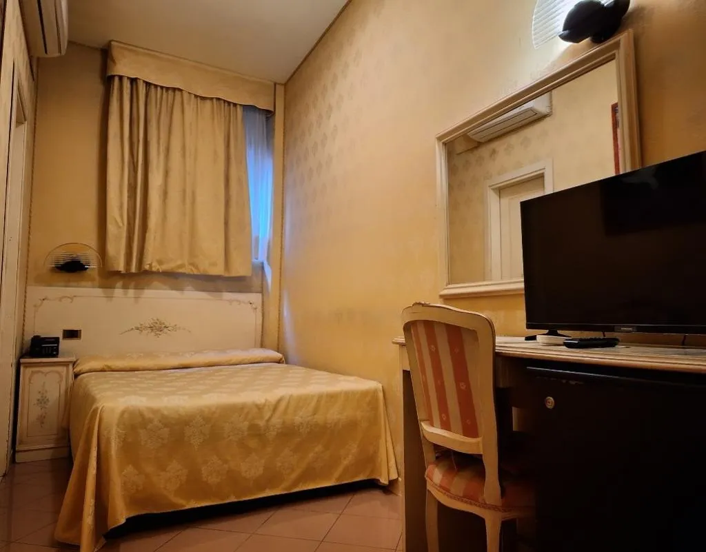 DOUBLE STANDARD Room, Lux, Venice