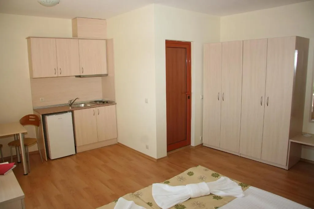 STUDIO CAPACITY 3 Room, Serena Residence, Bourgas