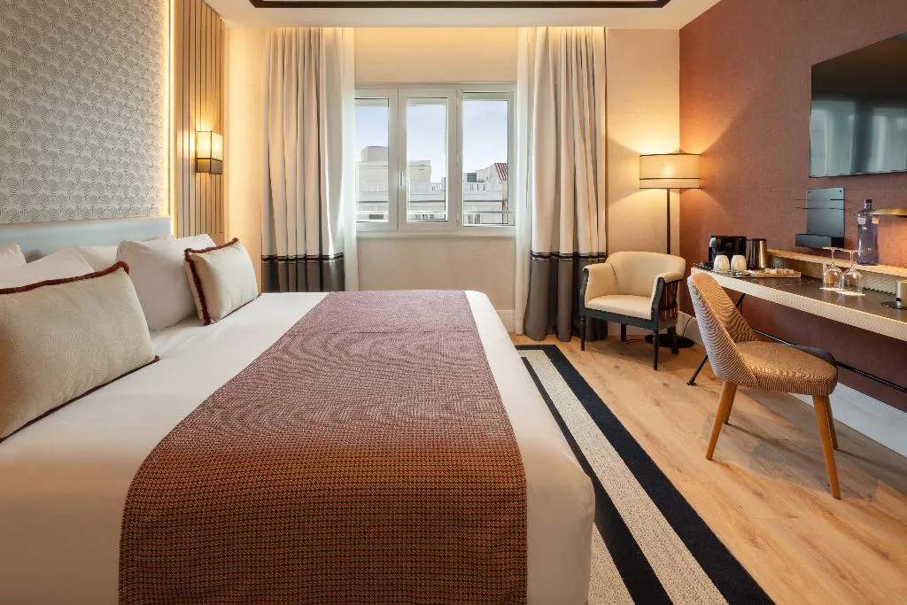 Double or Twin SUPERIOR CITY VIEW Room, Catalonia Plaza España Hotel & Spa, Madrid