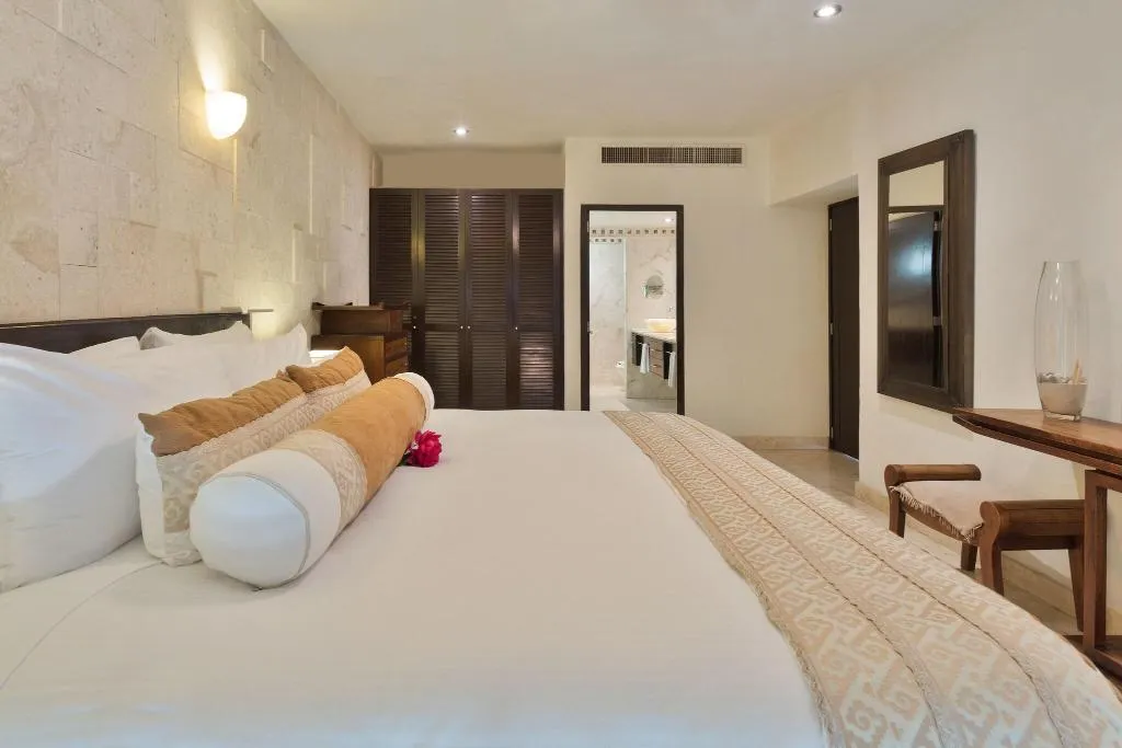 QUADRUPLE TWO BEDROOMS Room, El Taj Ocean Front and Beachside Condo Hotel, Playa Del Carmen