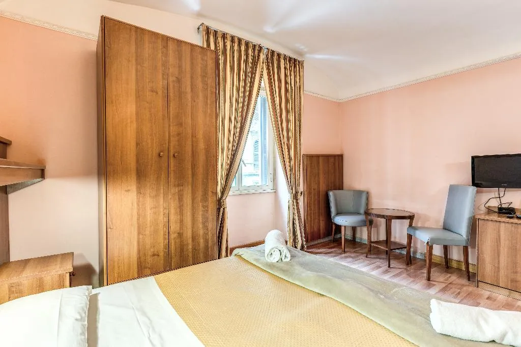 DOUBLE STANDARD Room, Altavilla, Rome