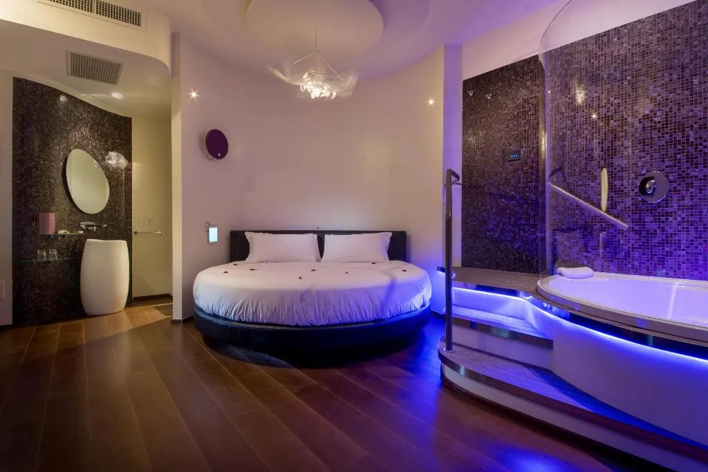 DOUBLE DELUXE SUPERIOR Room, SuiteSistina For Brave Lovers, Rome