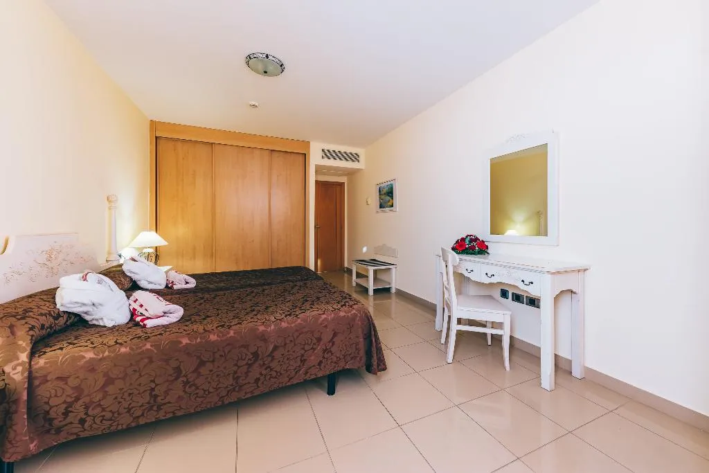 APARTMENT SUPERIOR ONE BEDROOM Room, Grand Muthu Golf Plaza Hotel & Spa, Tenerife
