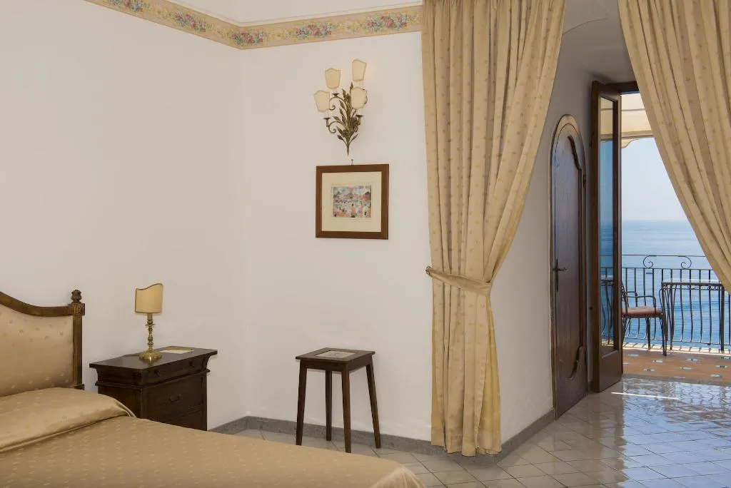 Room, Miramare, Naples