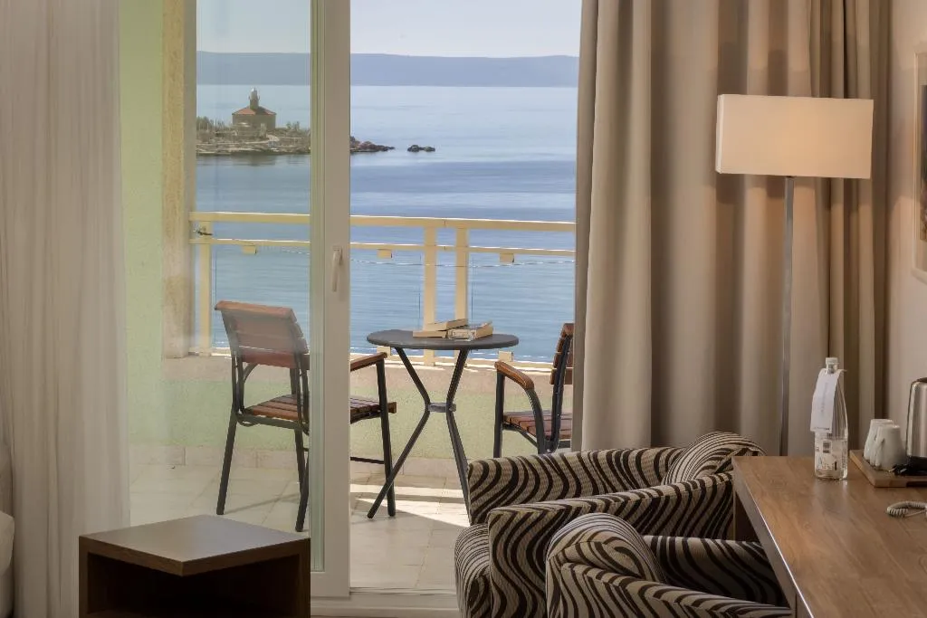 DOUBLE SUPERIOR WITH BALCONY Room, Park, Split