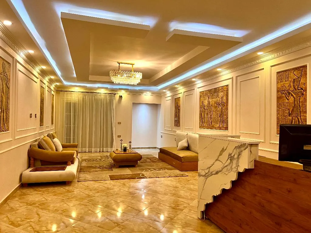 Lobby, New Museum, Pyramids Inn, Cairo