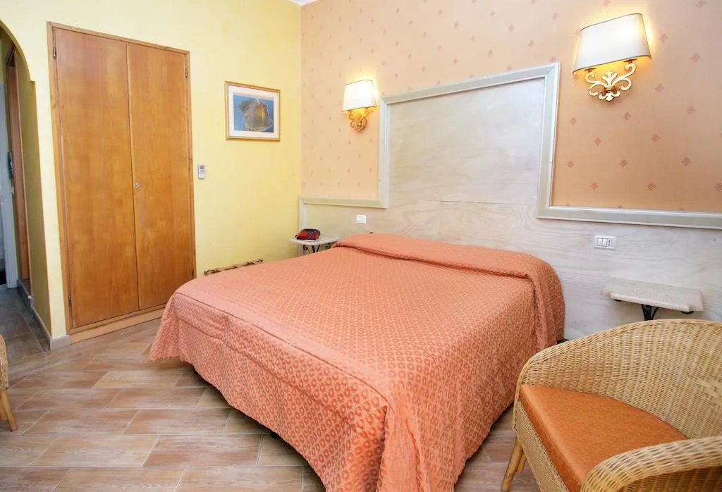 Room, D'Orange D'Alcantara, Palermo