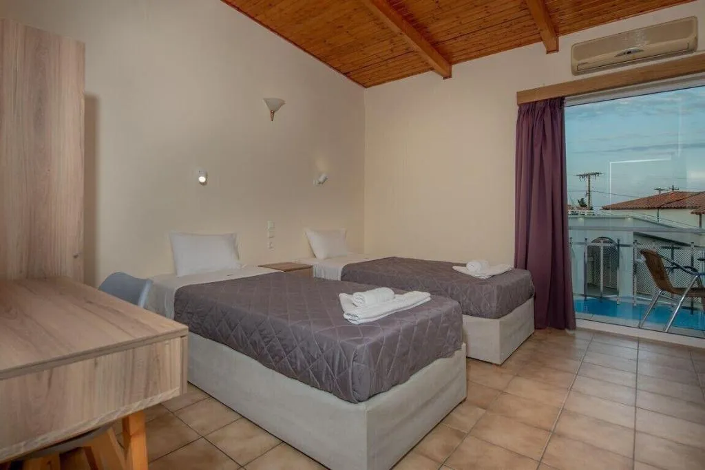 Room, Papillon, Zante