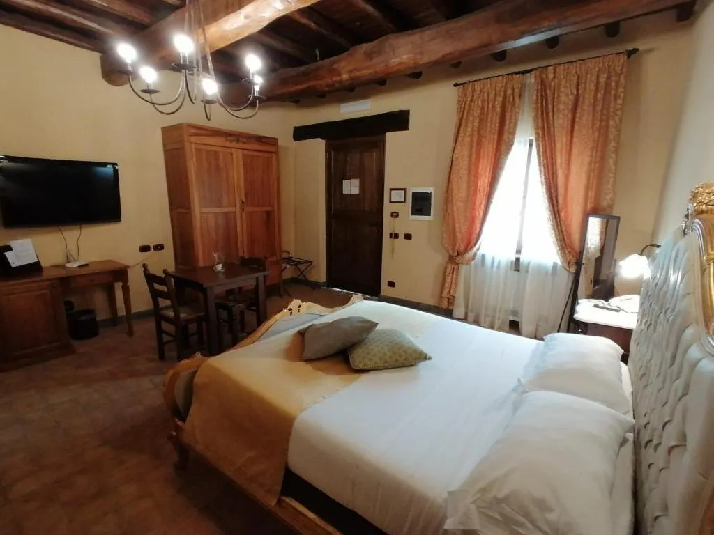 JUNIOR SUITE STANDARD Room, Hotel Relais Castrum Bocce, Rome