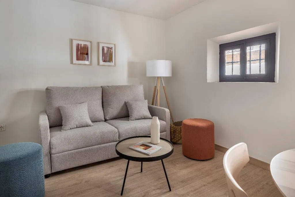 APARTMENT CAPACITY 7 THREE BEDROOMS Room, Libere Malaga la Merced, Costa Del Sol