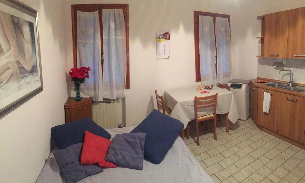 Room, Grey's House, Venice