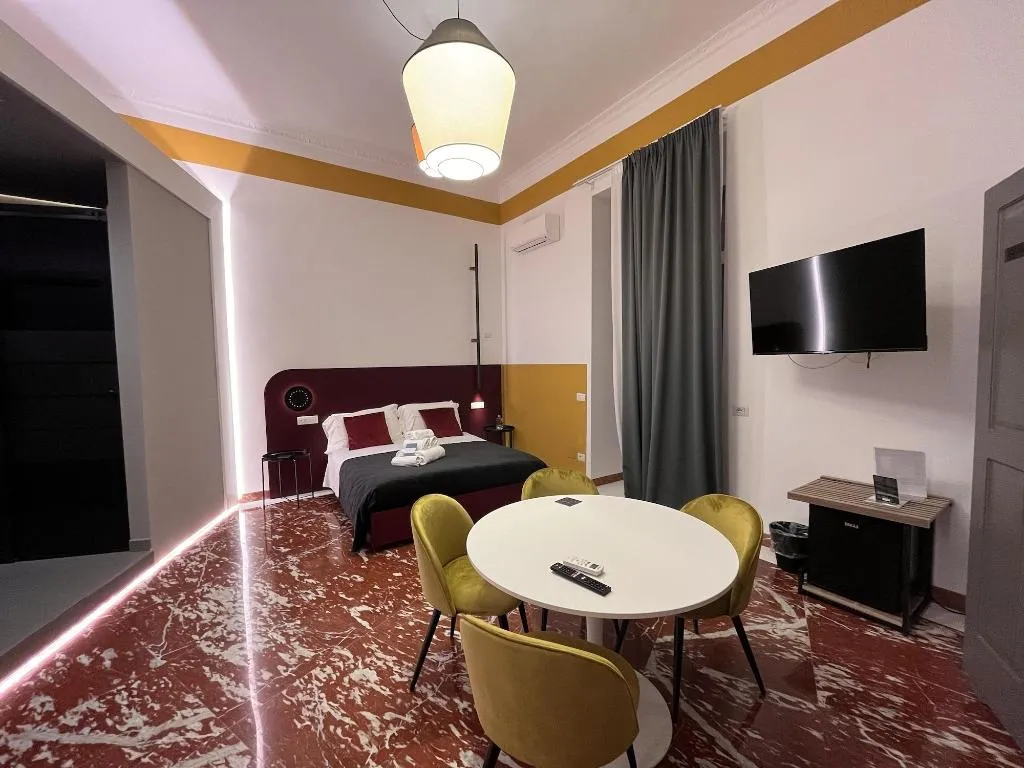 Room, Rettifilo 311, Naples