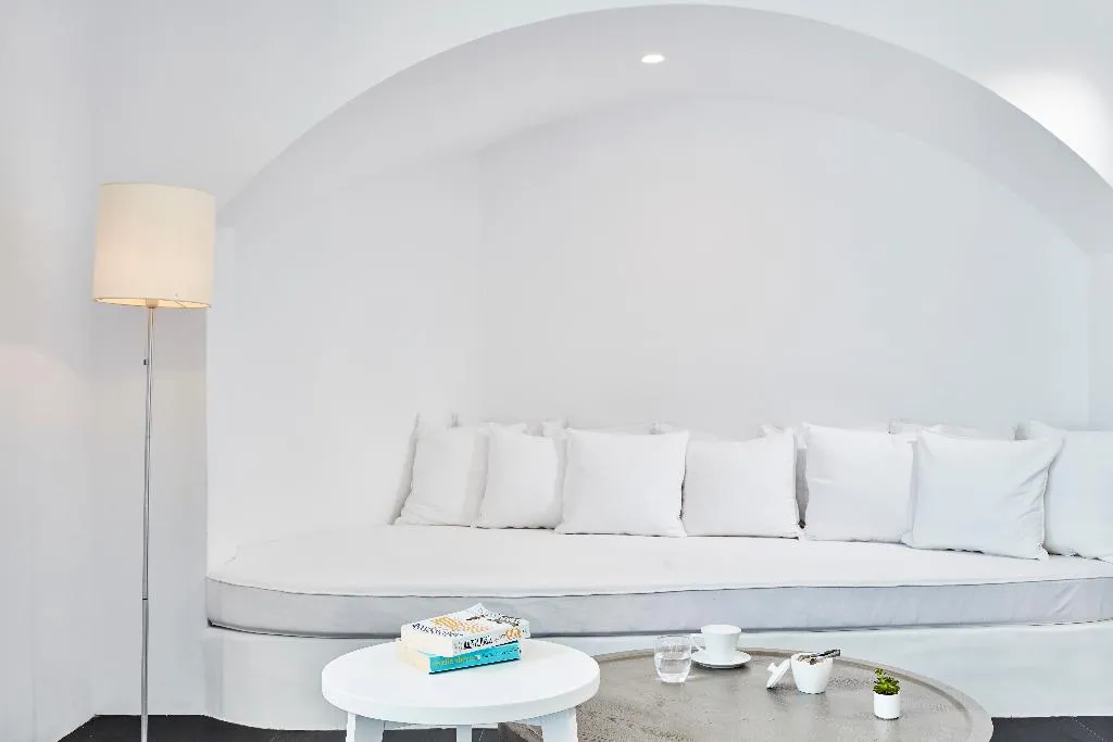 SUITE WITH PRIVATE POOL Room, Katikies Chromata Santorini - The Leading Hotels, Santorini