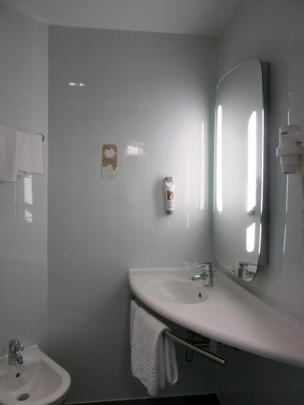 TWIN STANDARD Room, ibis Milano Fiera, Milan