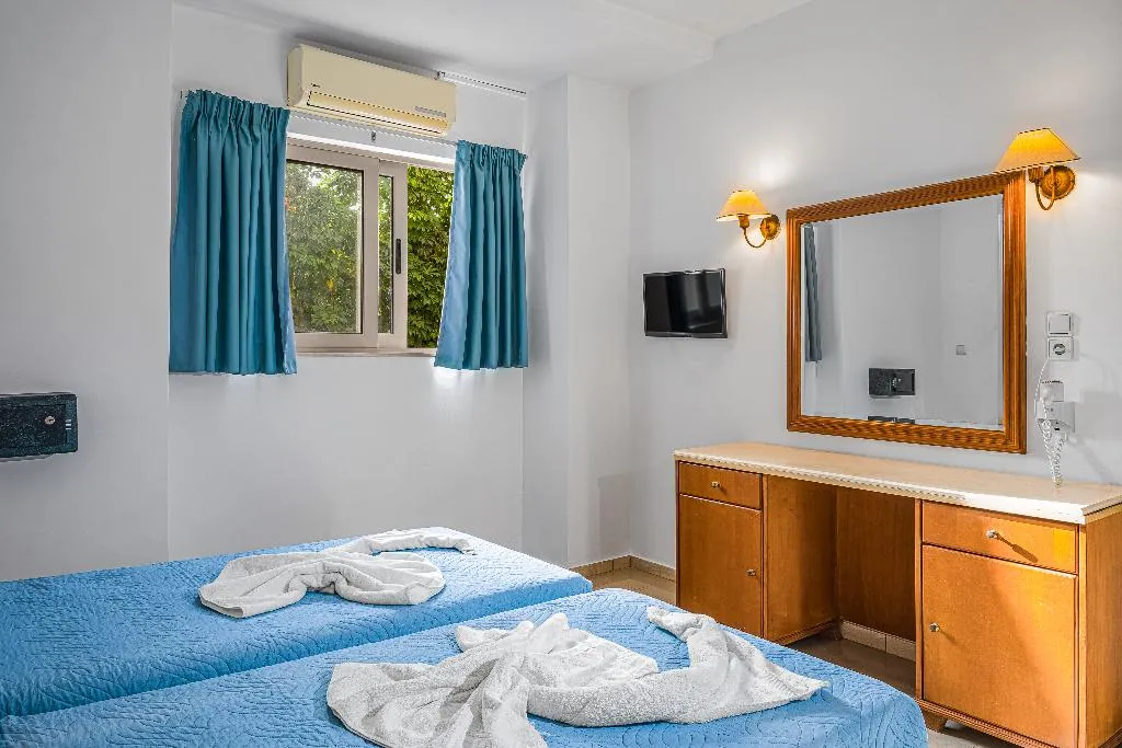 FAMILY ROOM GARDEN VIEW Room, Creta Verano, Crete