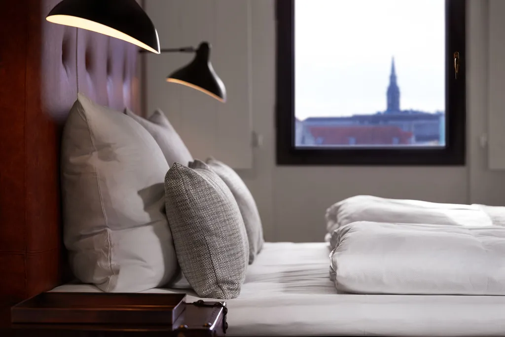 JUNIOR SUITE DELUXE CANAL VIEW Room, 71 Nyhavn Hotel, Copenhagen