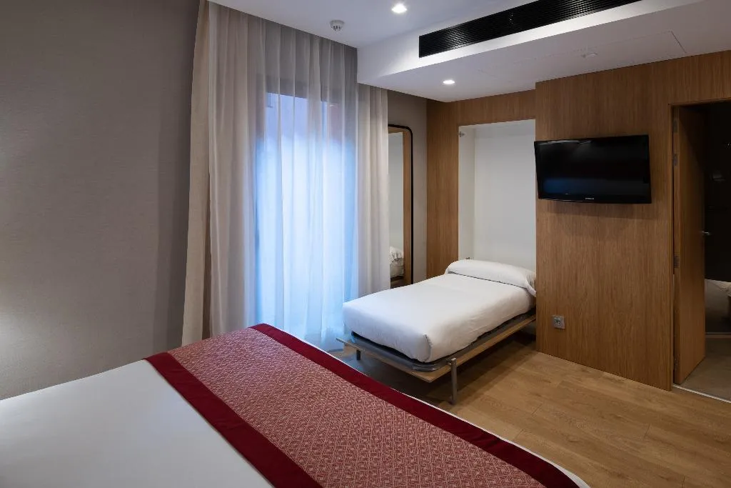 TRIPLE STANDARD Room, Catalonia Eixample 1864, Barcelona
