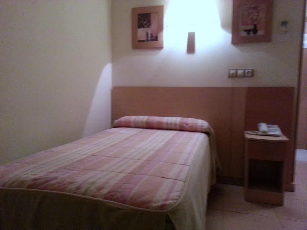 Room, Hostal El Arco, Madrid