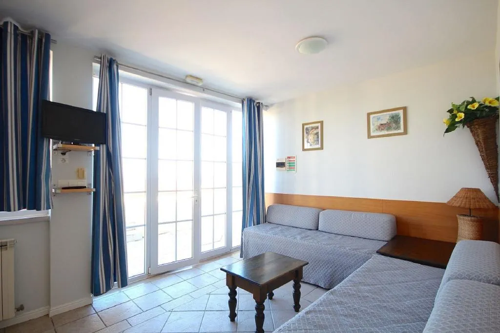 APARTMENT CAPACITY 6 TWO BEDROOMS Room, Quinta Da Vigia, Lisbon