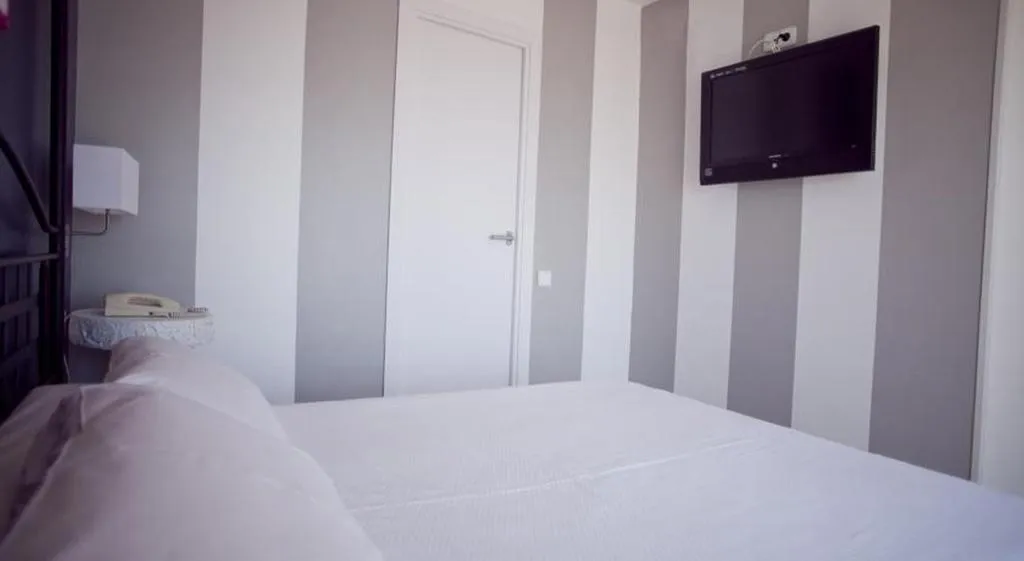 Double or Twin BASIC Room, Subur, Costa Brava