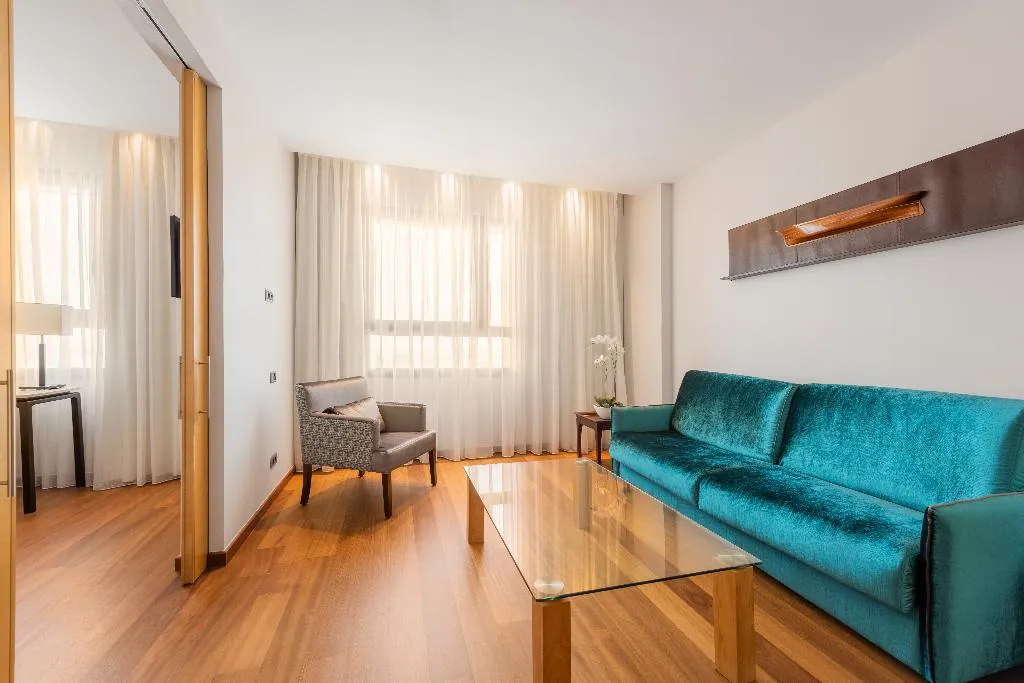 JUNIOR SUITE STANDARD Room, Eurostars Gran Valencia, Valencia