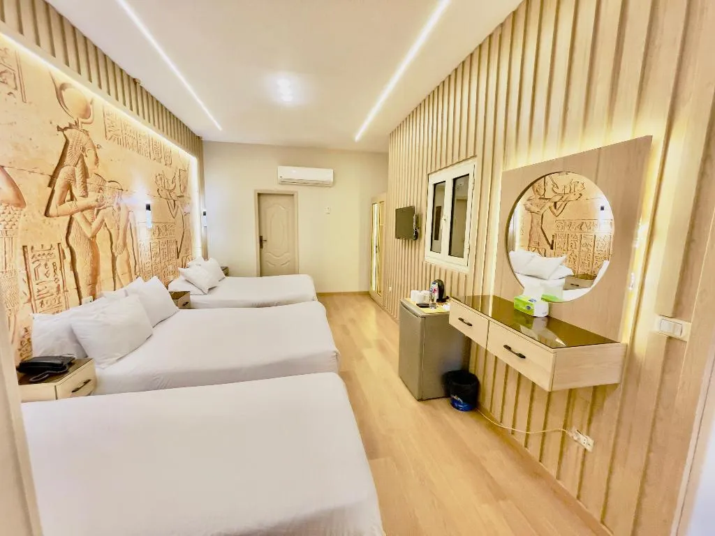 QUADRUPLE DELUXE WITH BALCONY Room, Giza Pyramids View Inn, Cairo