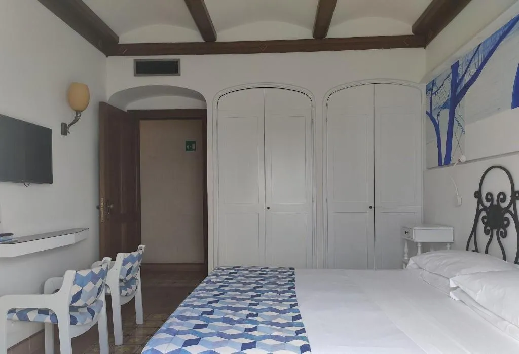 Room, Taverna Del Capitano, Naples