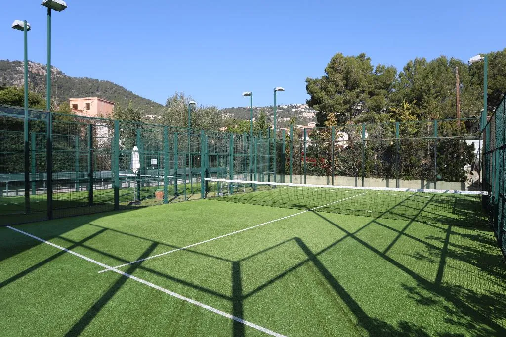 Sports and Entertainment, La Pérgola, Majorca