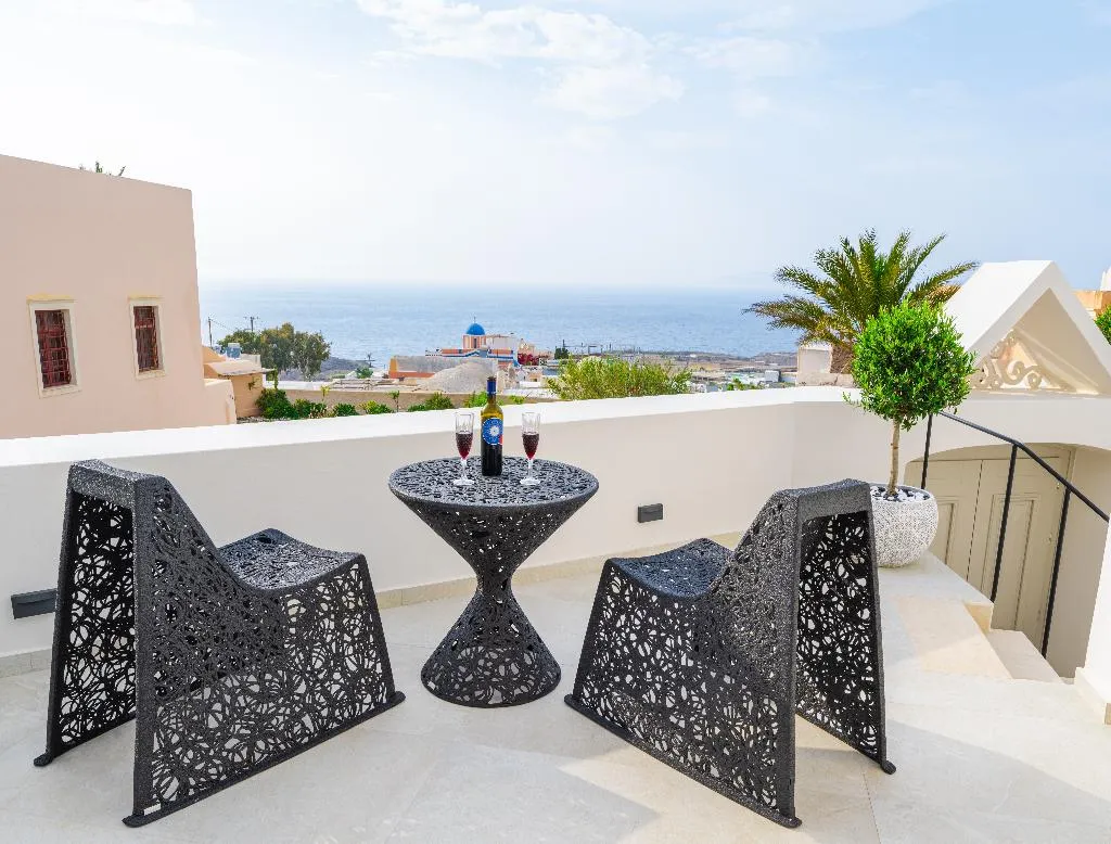 JUNIOR SUITE EXECUTIVE KING BED Room, La Madeleine Oia, Santorini