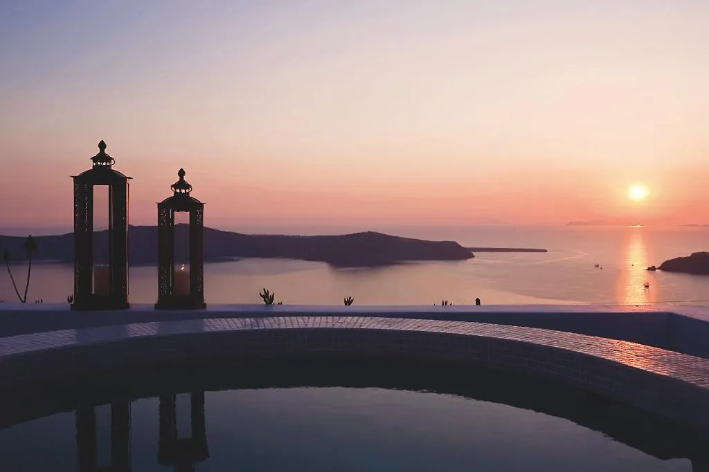Double or Twin HONEYMOON Room, Remezzo Villas, Santorini