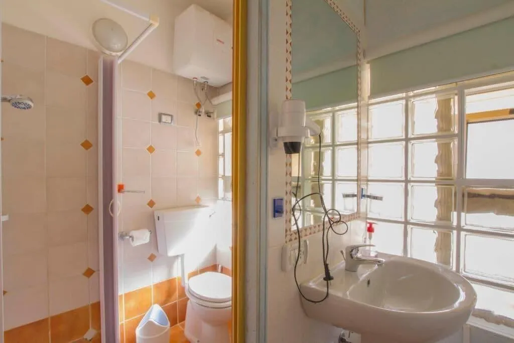 Room, Elisart, Alghero