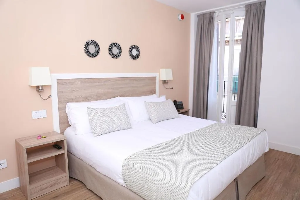 APARTMENT TWO BEDS Room, New Point Madrid Opera, Madrid