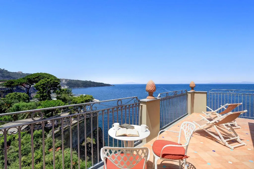 Double or Twin SEA VIEW Room, Grand Hotel Ambasciatori, Naples