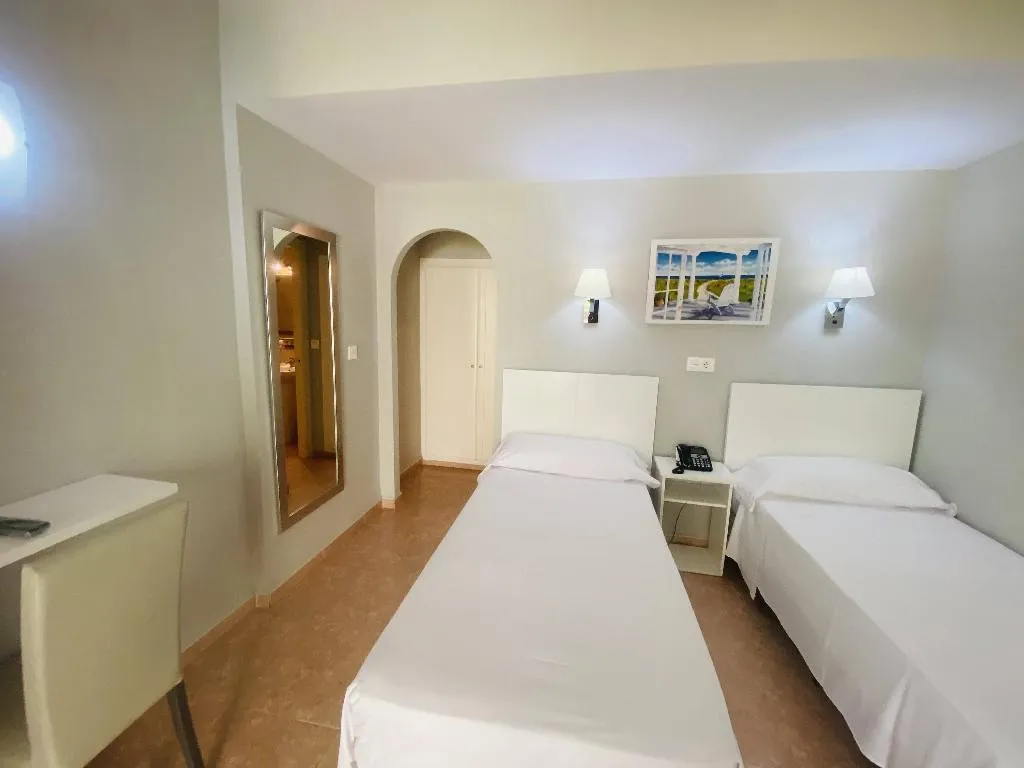 TWIN POOL VIEW Room, Hotel Los Jazmines, Costa Del Sol