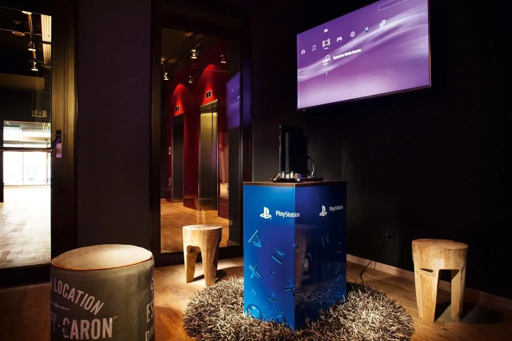 Lobby, Pulse 8, Prague