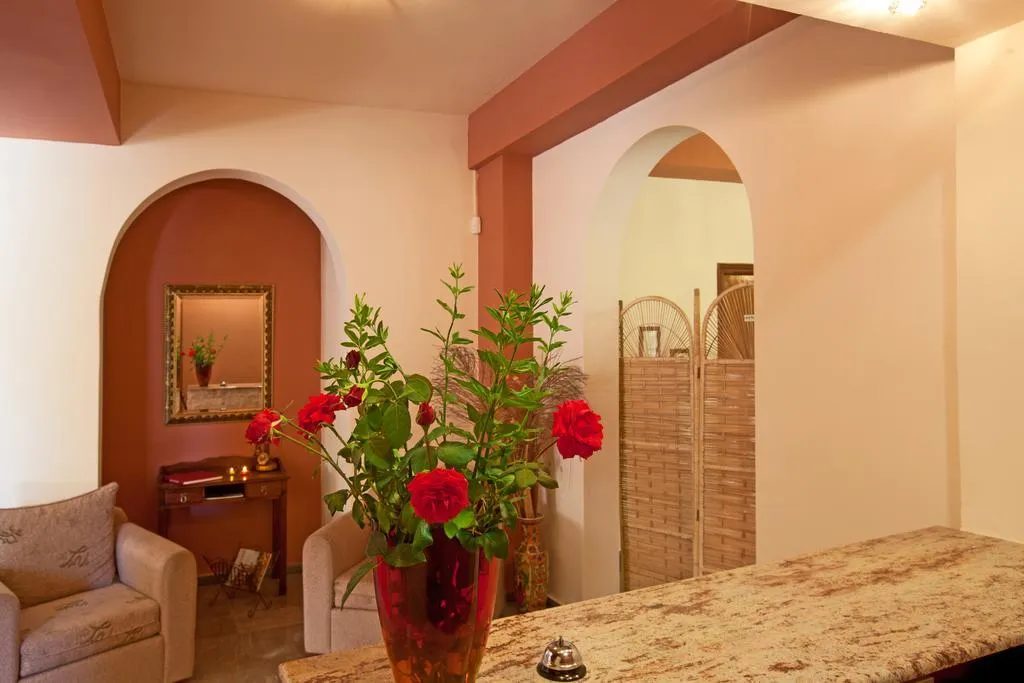 Lobby, Milton, Corfu