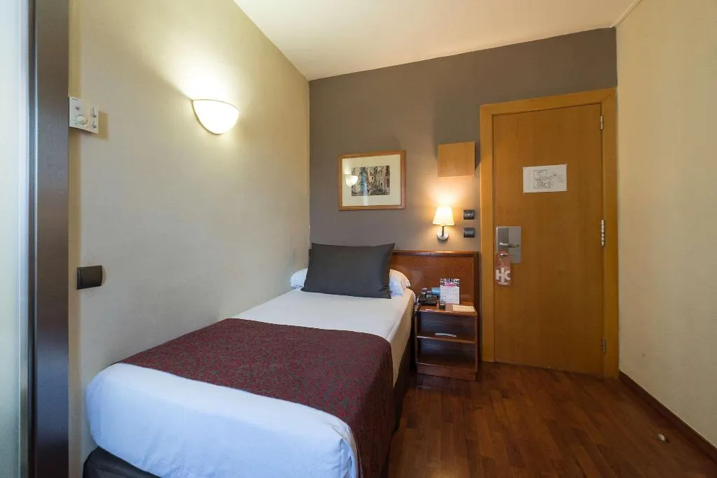 Room, Catalonia Castellnou, Barcelona