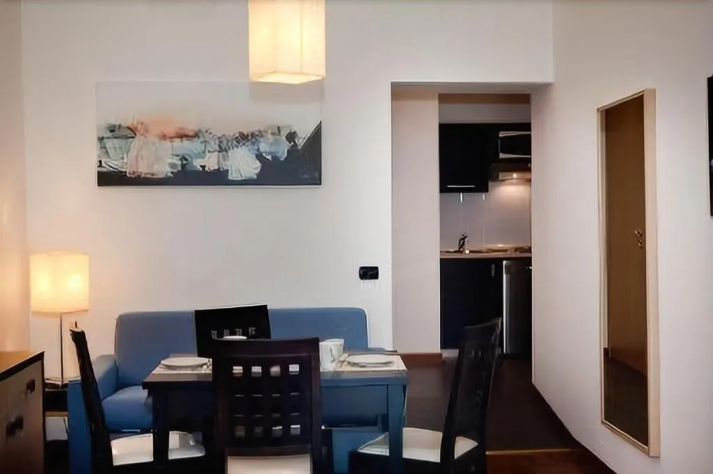 Room, Bed & Breakfast Chiaia 32, Naples