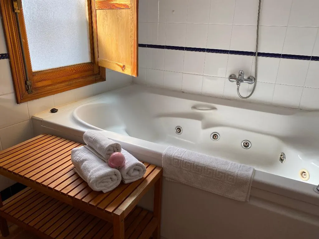 DOUBLE WITH JACUZZI Room, Moscatel Hostal, Costa Del Sol