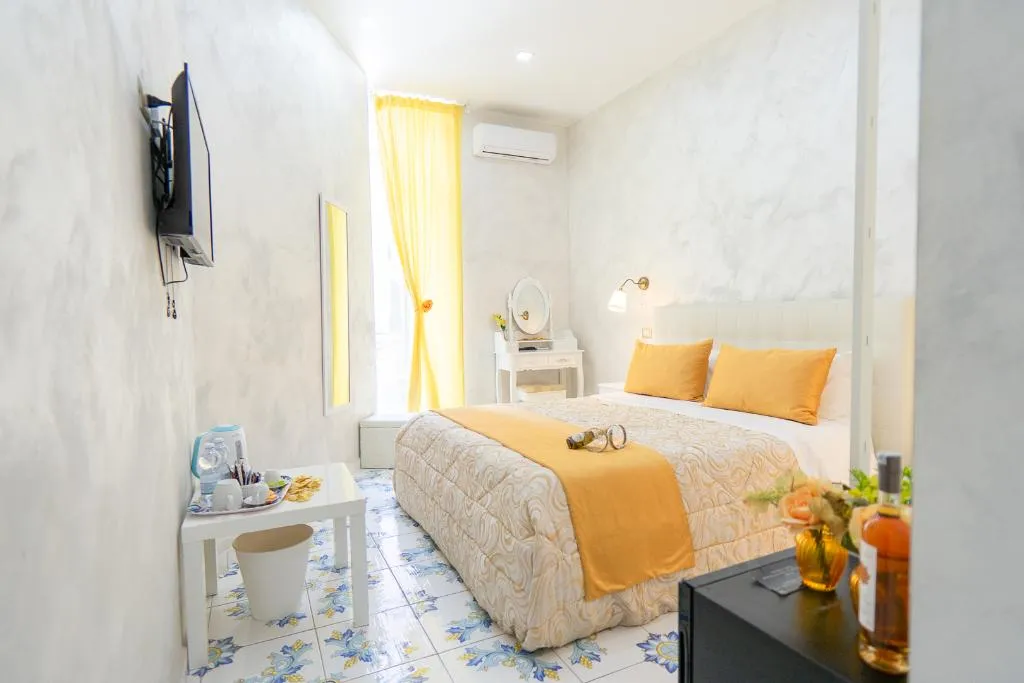 DOUBLE SUPERIOR WITH BALCONY Room, Alma Adry, Naples