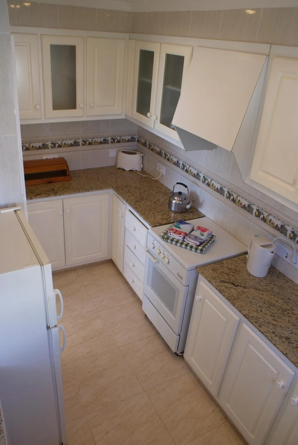 APARTMENT CAPACITY 8 THREE BEDROOMS Room, Hamilton Court, Menorca