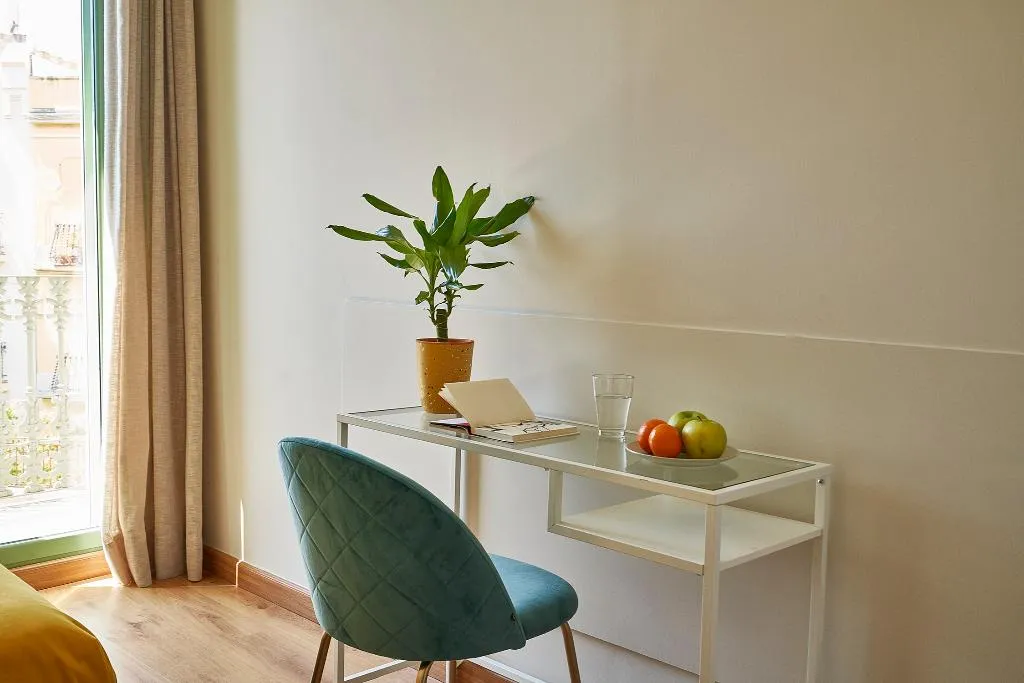 APARTMENT CAPACITY 5 THREE BEDROOM Room, Barcelona Sants Station Apartments, Barcelona