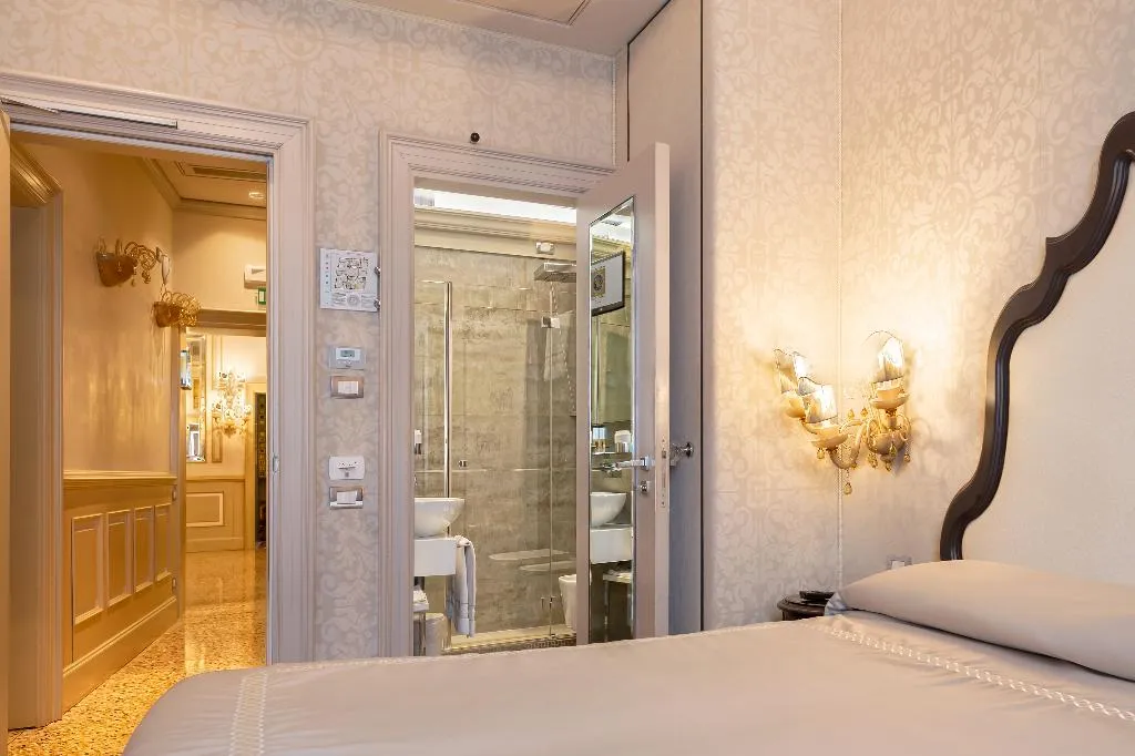Double or Twin SUPERIOR Room, Palazzetto Madonna, Venice