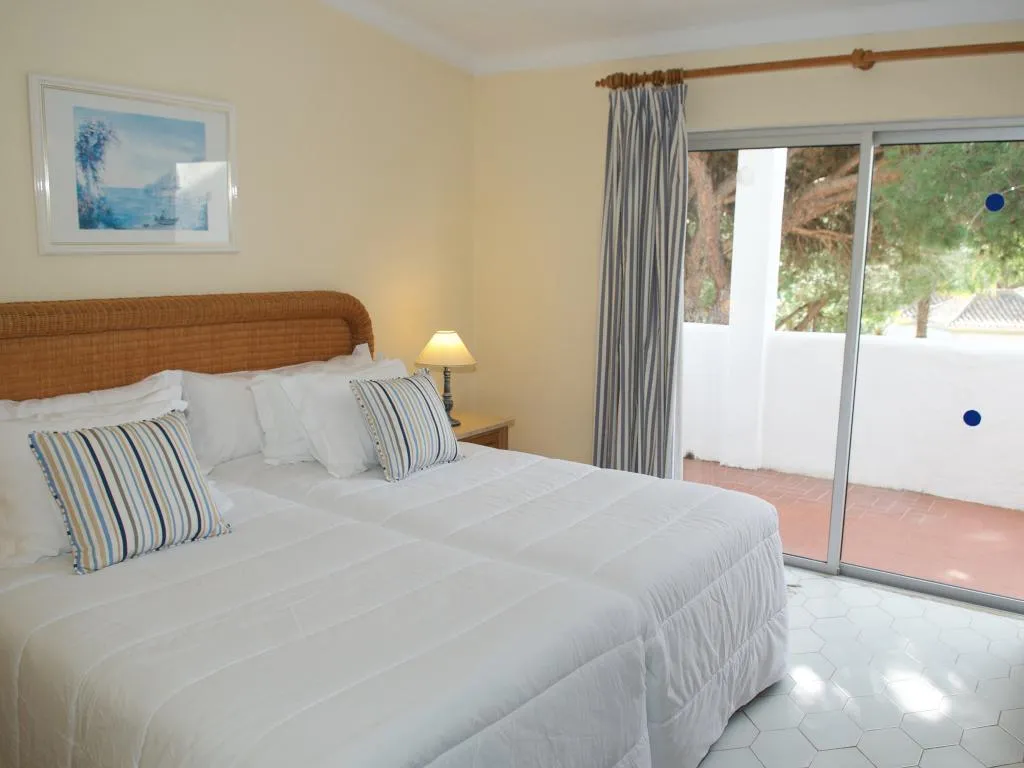 VILLA THREE BEDROOMS Room, Vale do Garrao Villas, Algarve
