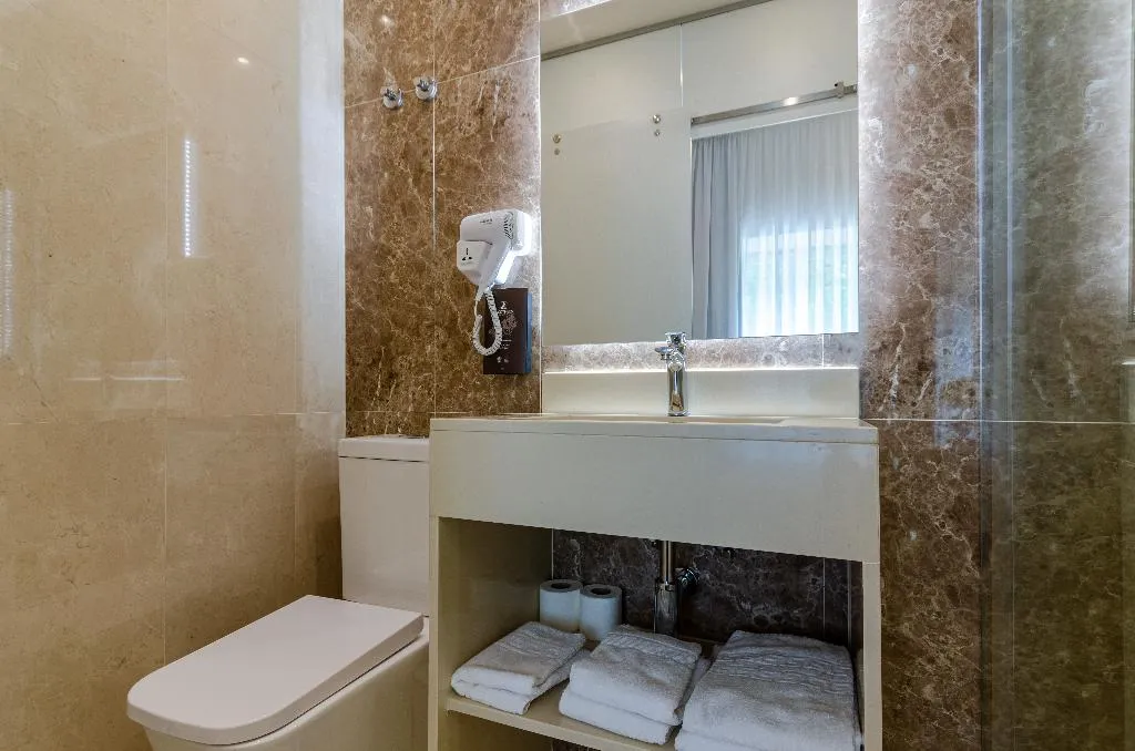 DOUBLE SUPERIOR Room, Hotel Avenida Park, Lisbon